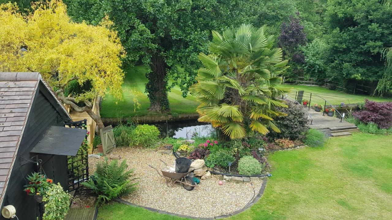 Riverside Lodge Pied A Terre Fordingbridge Exterior photo